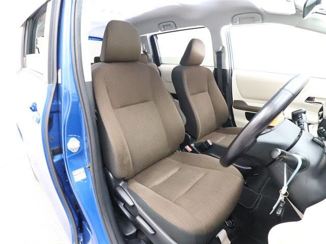 Toyota SIENTA 2016-08 13242-3