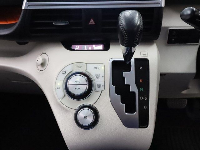Toyota SIENTA 2016-08 13242-13