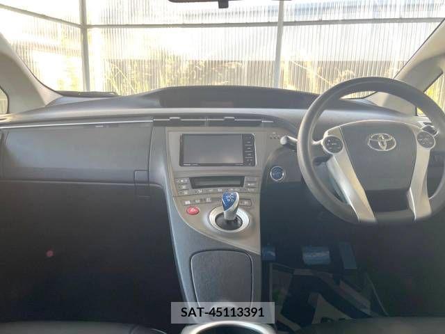 Toyota PRIUS 2015-07 393430-1