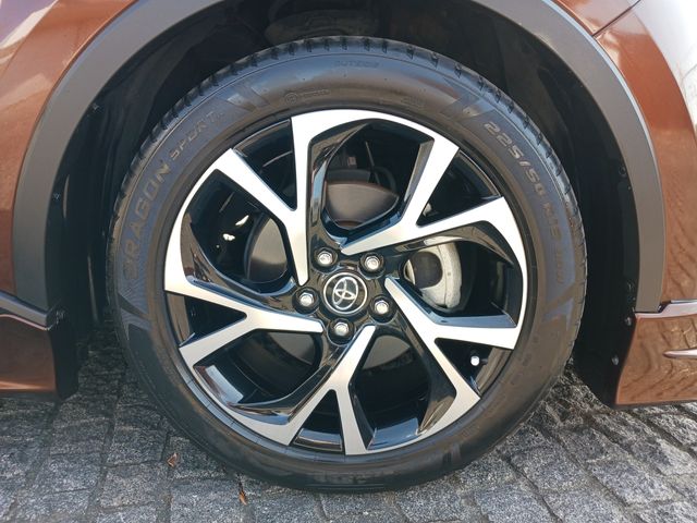 Toyota C-HR 2017-04 27460-8