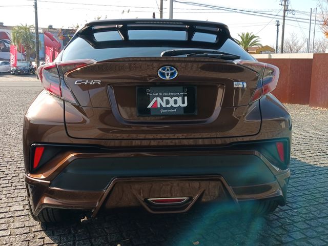 Toyota C-HR 2017-04 27460-7