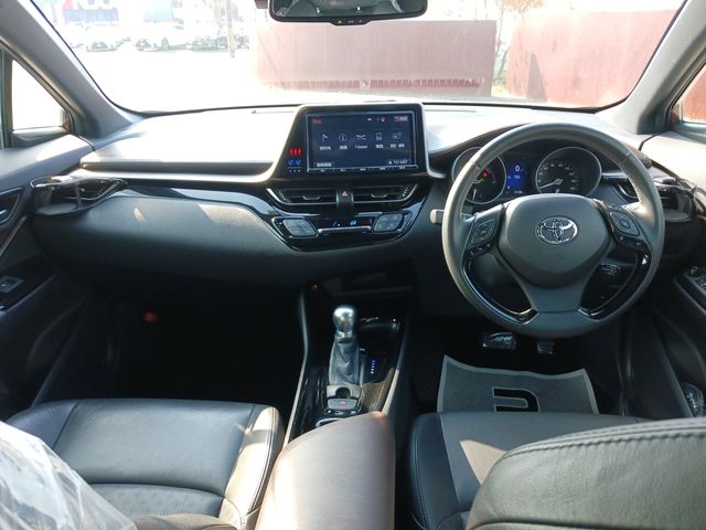 Toyota C-HR 2017-04 27460-9