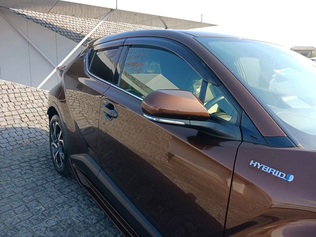 Toyota C-HR 2017-04 27460-4