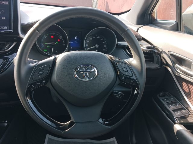 Toyota C-HR 2017-04 27460-13
