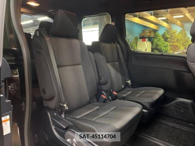 Toyota VOXY 2019-07 321636-9