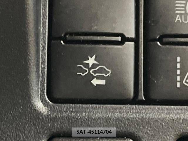 Toyota VOXY 2019-07 321636-7