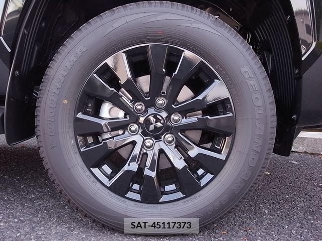 Mitsubishi TRITON 2024-04 288835-12