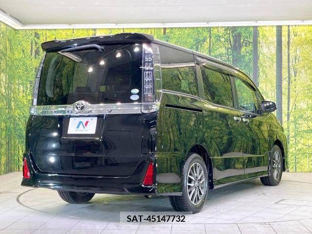 Toyota VOXY 2017-01 227640-17