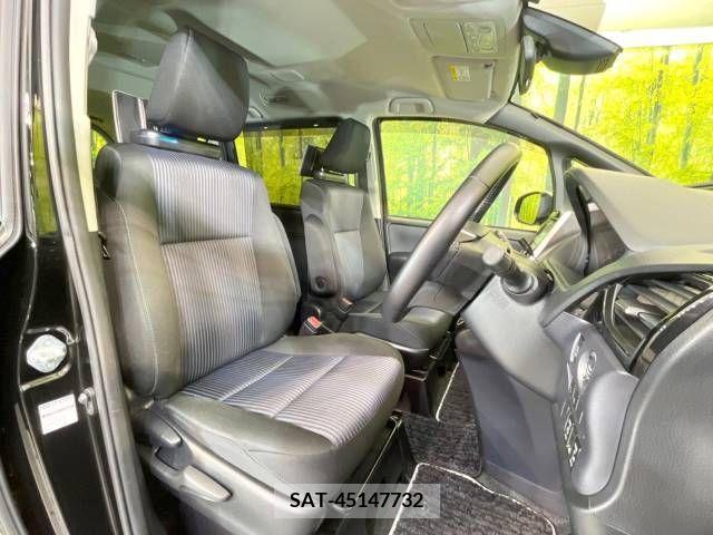 Toyota VOXY 2017-01 227640-8