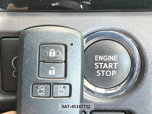 Toyota VOXY 2017-01 227640-7