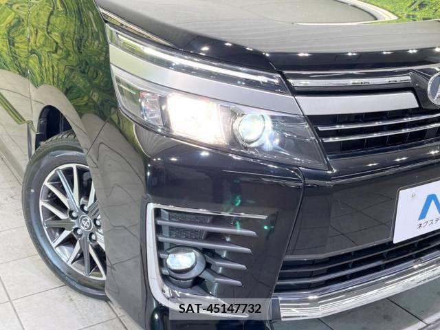 Toyota VOXY 2017-01 227640-12