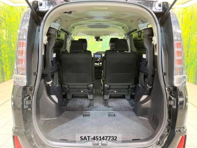 Toyota VOXY 2017-01 227640-11