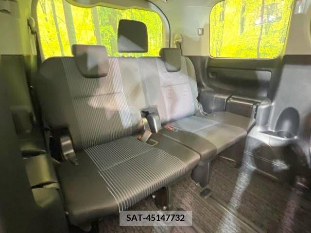 Toyota VOXY 2017-01 227640-10