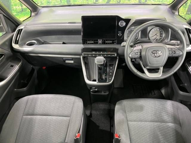 Toyota VOXY 2023-03 182045-1