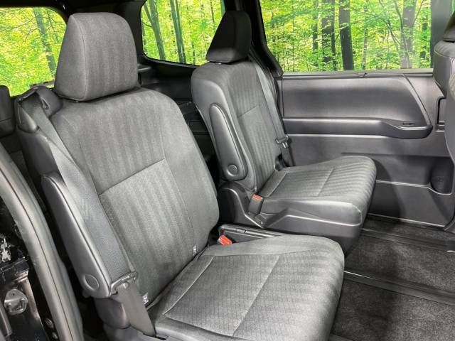 Toyota VOXY 2023-03 182045-9