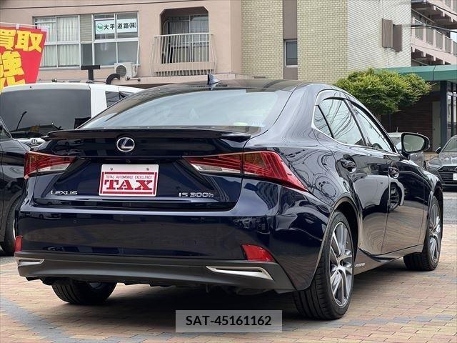 Lexus IS 2017-02 297900-3