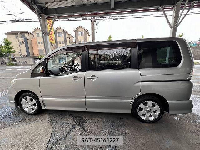 Nissan SERENA 2010-05 284347-8