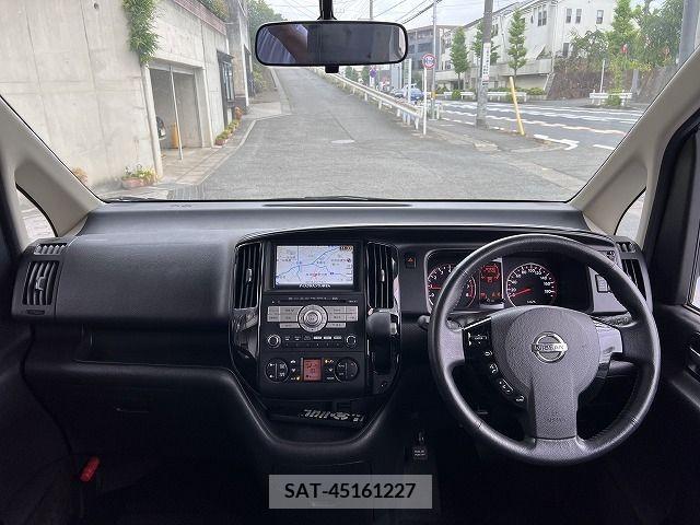 Nissan SERENA 2010-05 284347-1