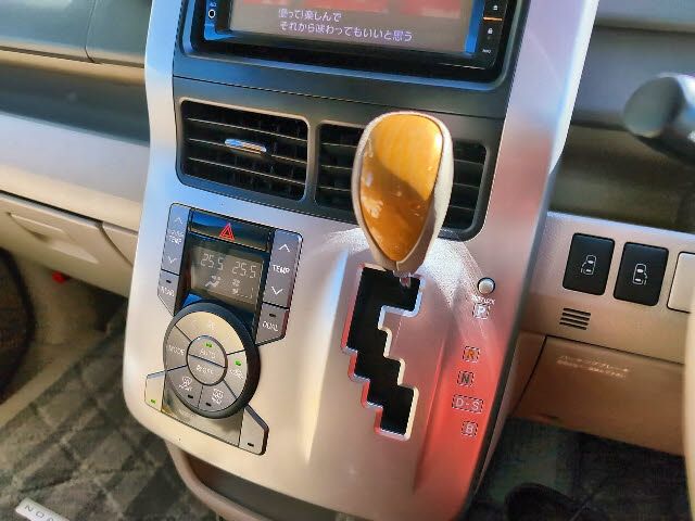Toyota NOAH 2009-08 10489-20