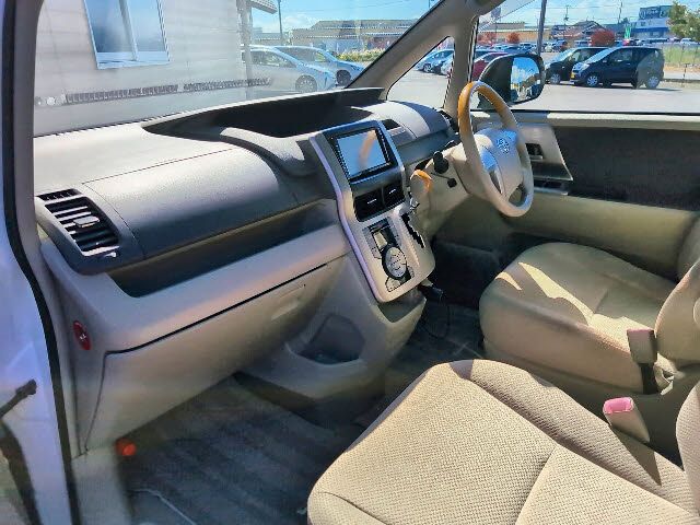 Toyota NOAH 2009-08 10489-12