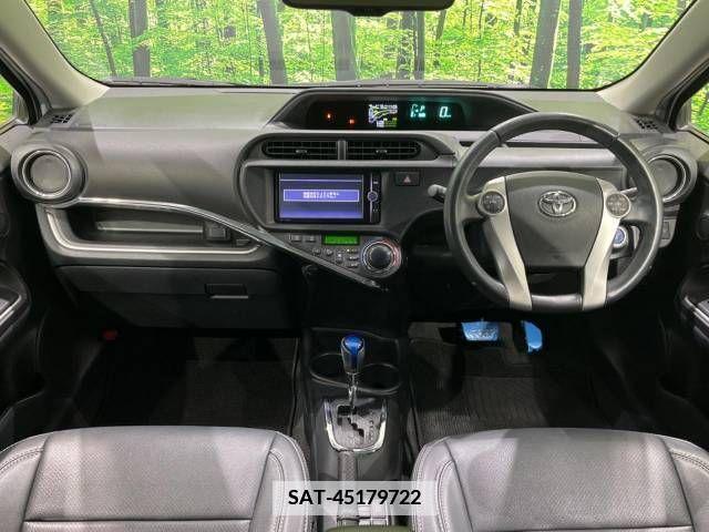 Toyota AQUA 2013-06 376107-1