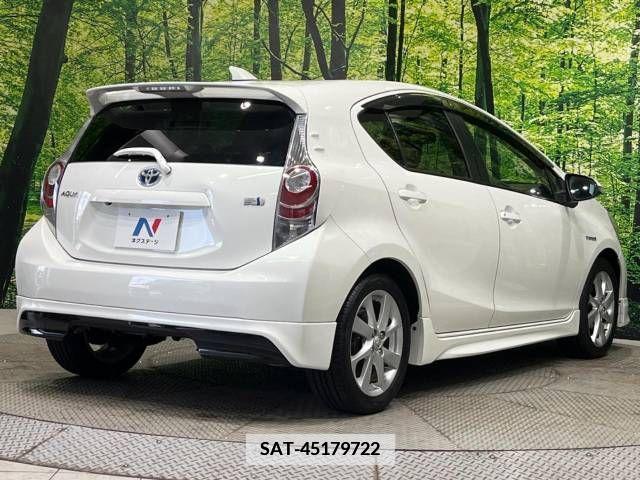 Toyota AQUA 2013-06 376107-17