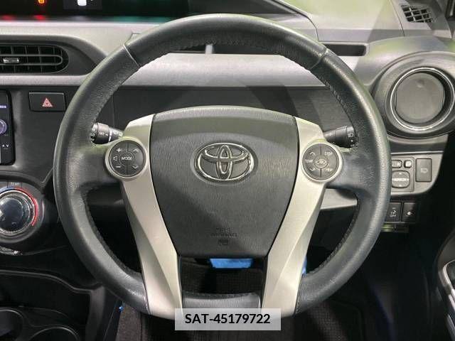 Toyota AQUA 2013-06 376107-11