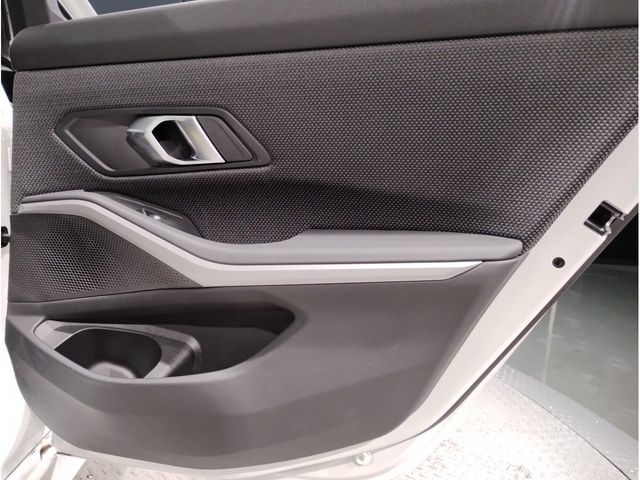 Bmw 3 SERIES 2021-01 192408-27