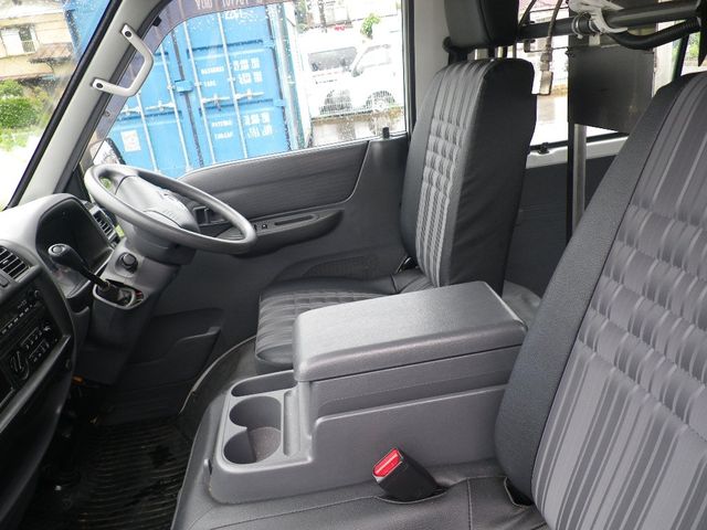 Mazda BONGO VAN 2017-03 2207-4