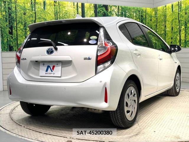Toyota AQUA 2018-05 225478-17