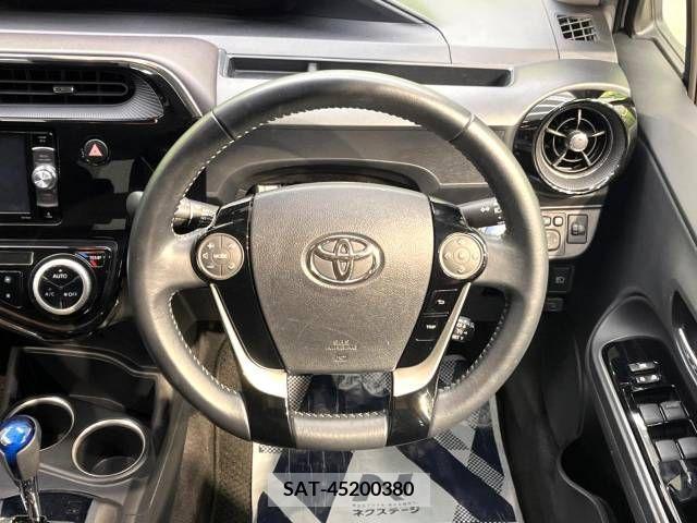 Toyota AQUA 2018-05 225478-11