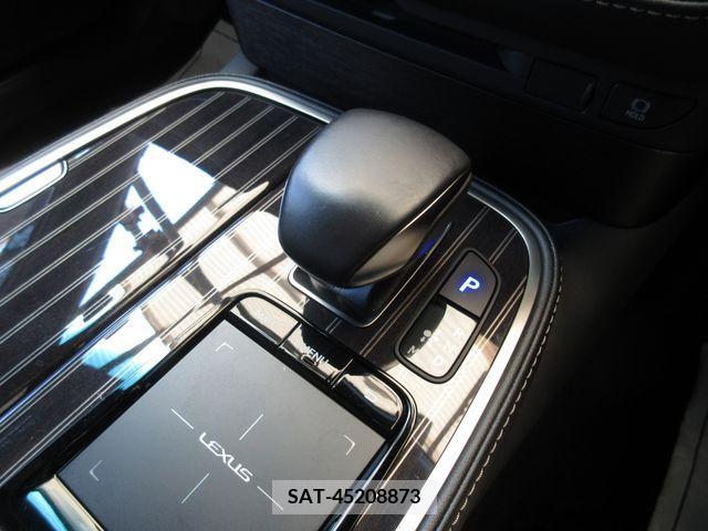 Lexus LS 2018-03 362878-16