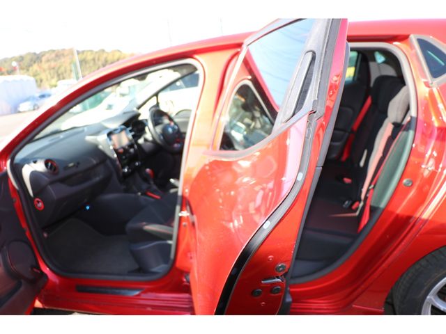 Renault LUTECIA 2014-02 180903-11