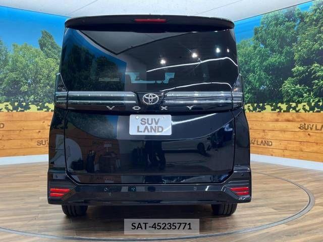 Toyota VOXY 2023-10 313606-16