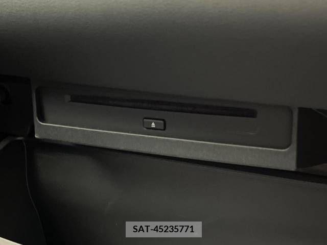 Toyota VOXY 2023-10 313606-6