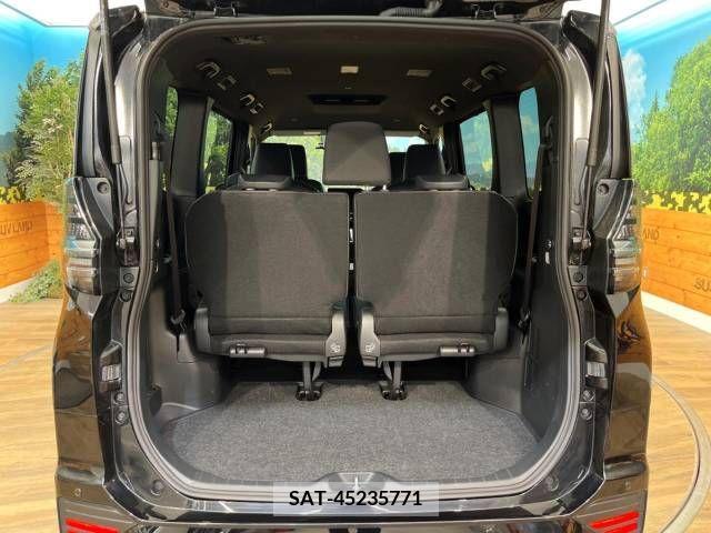 Toyota VOXY 2023-10 313606-11
