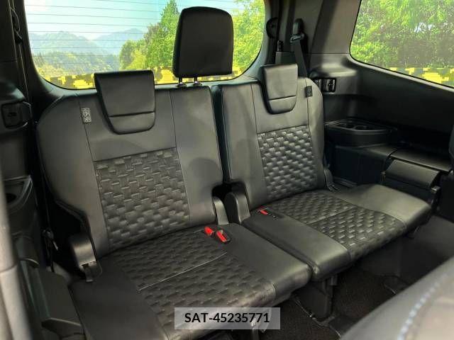 Toyota VOXY 2023-10 313606-10