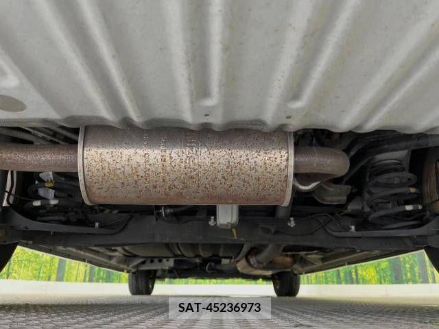 Nissan SERENA 2011-09 381396-19
