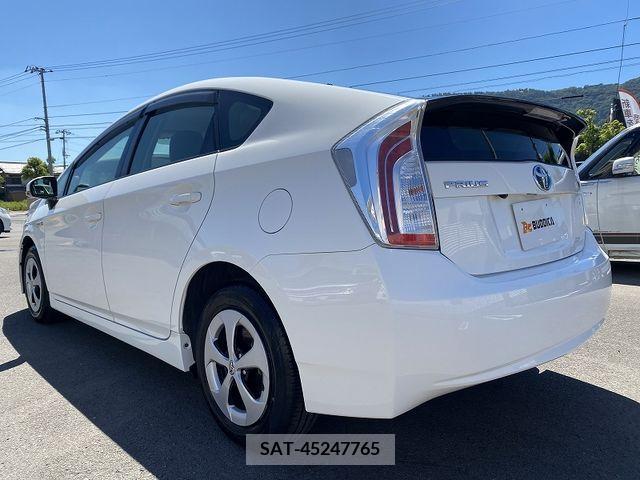 Toyota PRIUS 2013-06 349322-7