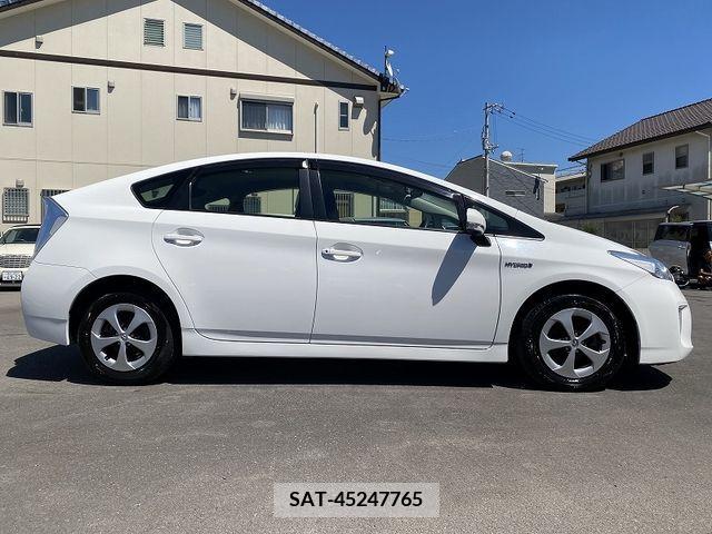 Toyota PRIUS 2013-06 349322-5