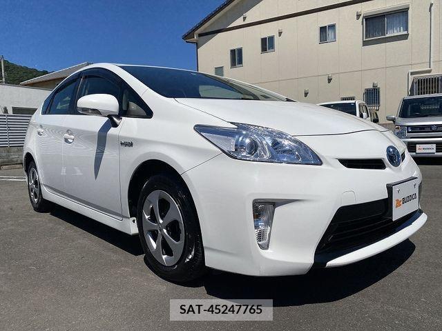 Toyota PRIUS 2013-06 349322-1