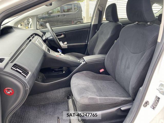 Toyota PRIUS 2013-06 349322-12