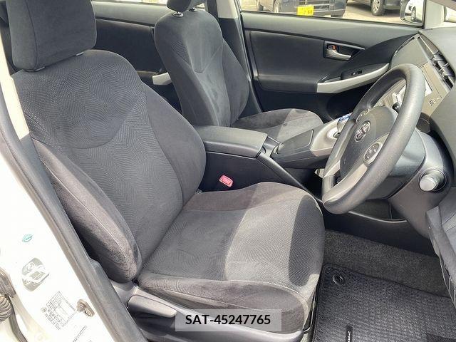 Toyota PRIUS 2013-06 349322-11