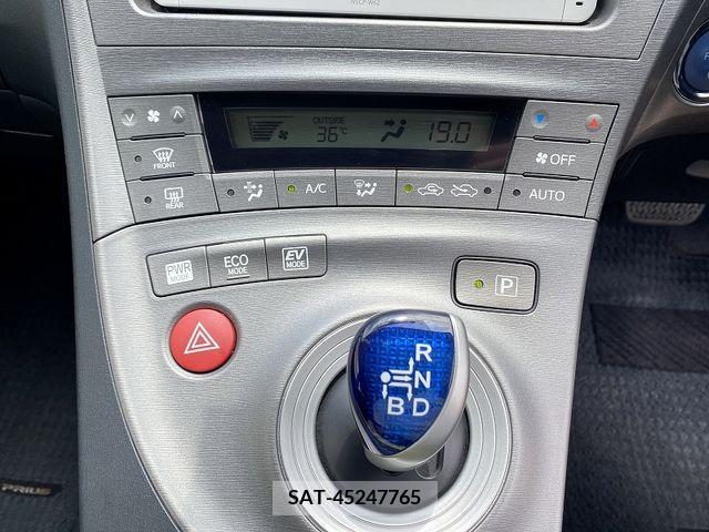 Toyota PRIUS 2013-06 349322-19