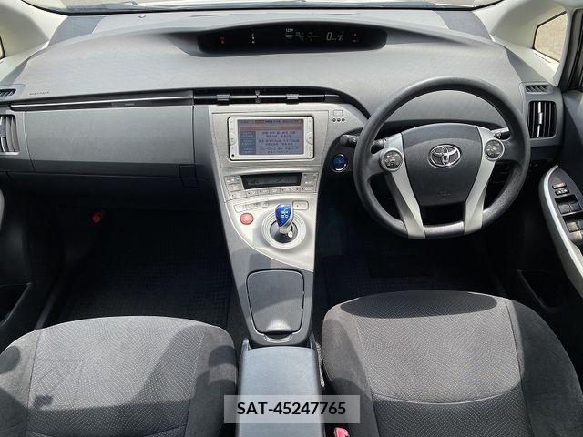 Toyota PRIUS 2013-06 349322-9
