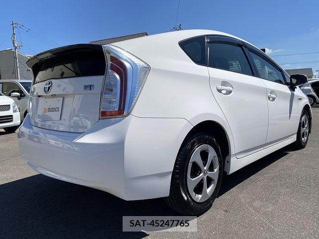 Toyota PRIUS 2013-06 349322-8