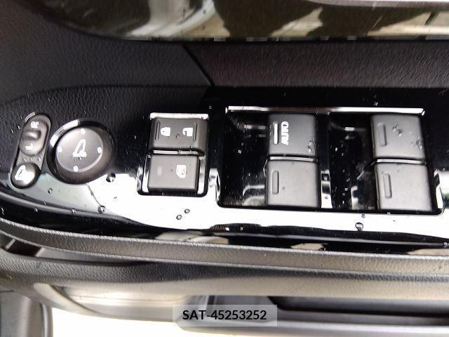 Honda N BOX CUSTOM 2019-04 329060-11