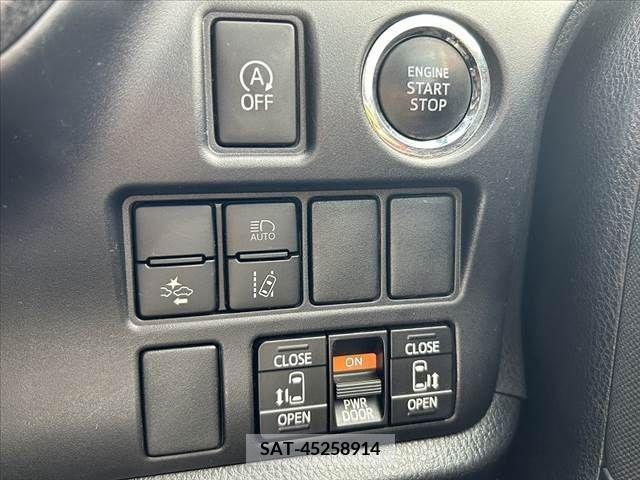 Toyota NOAH 2017-06 239682-4