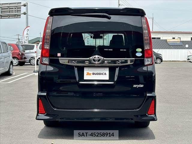 Toyota NOAH 2017-06 239682-13