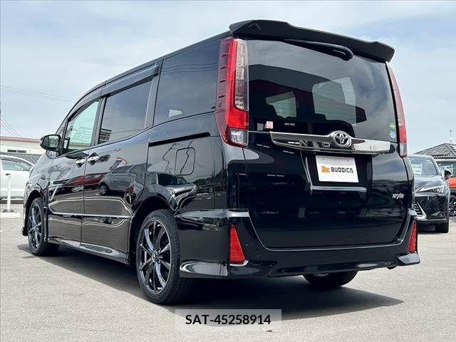 Toyota NOAH 2017-06 239682-12